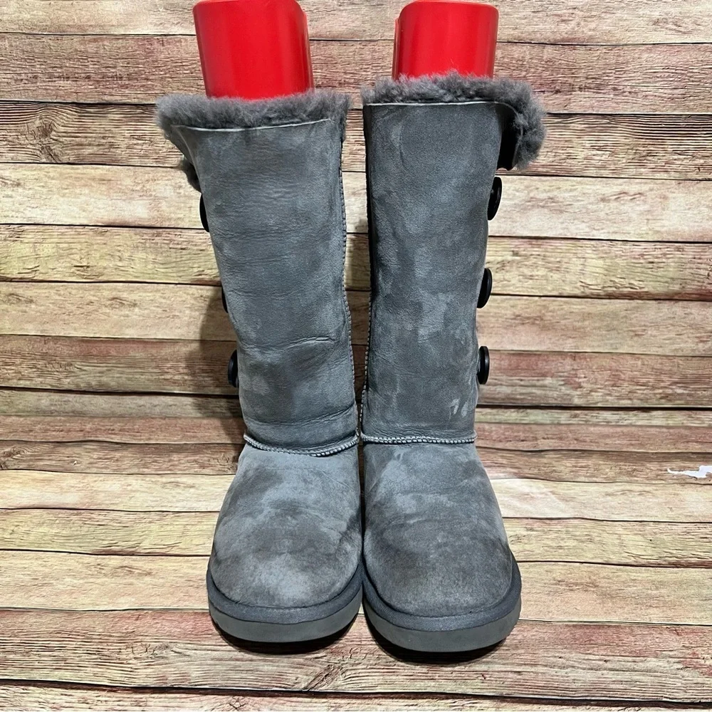 Ugg Grey Tripple Button Bailey Boots